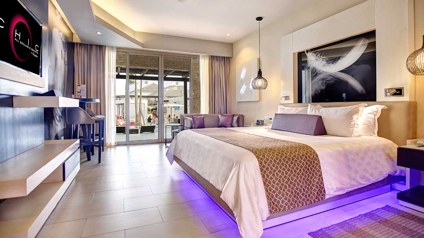 Royalton CHIC Punta Cana - CHIC by Royalton All Inclusive Resort - Diamond  Club Luxury Junior Suite Swim Out